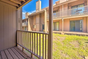 Property grounds - Quaint Angel Fire Townhome: 1/2 Mi to Ski Slopes! (Angel Fire)