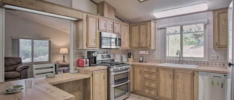 House (2 Bedrooms) | Interior