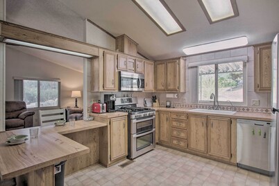 Family-friendly Home ~ 1 Mi to Kern River!