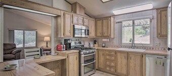 Family-friendly Home ~ 1 Mi to Kern River!