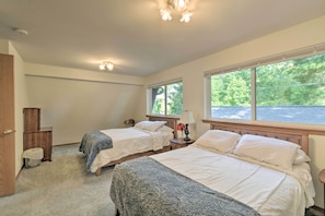 Villa (3 Bedrooms) | Interior - The Lillipad in Lilliwaup: Magnificent Waterfront! (Lilliwaup)