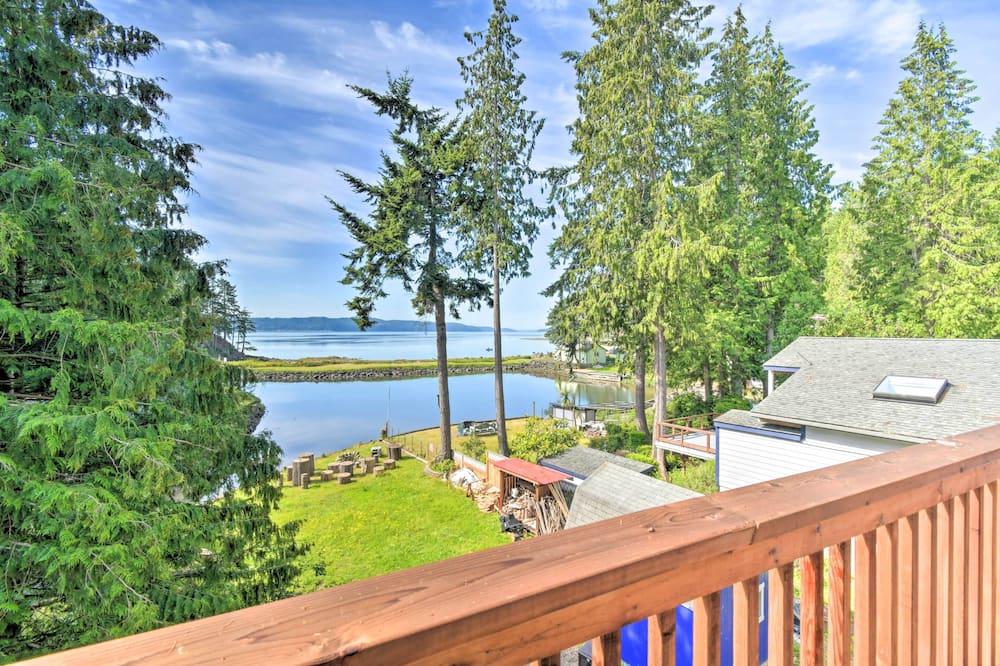 The Lillipad in Lilliwaup: Magnificent Waterfront! - Holly, WA
