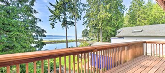 The Lillipad in Lilliwaup: Magnificent Waterfront!