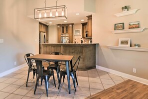 Apartment (2 Bedrooms) | Interior - St Pete Condo w/ Private Lanai & Community Pool! (St. Petersburg)