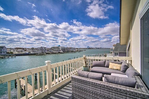 Condo w/ Bay Views ~ 5 Mi to Atlantic City!