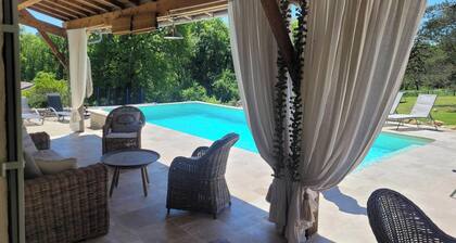 gĂźte Ăponem 7 personnes piscine privĂ©e