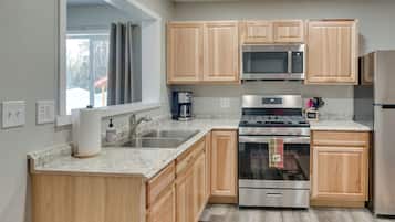 House (2 Bedrooms) | Interior