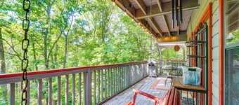 Smoky Mountain Cabin w/ Deck & Hot Tub!