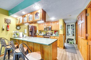 Interior - Smoky Mountain Cabin w/ Deck & Hot Tub! (Pigeon Forge)