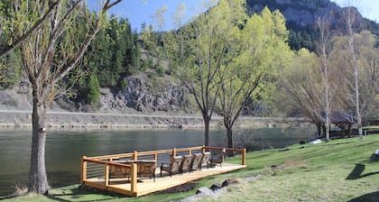 High End Lodging for Medium to Large Groups in the Canyon of the Missouri River!