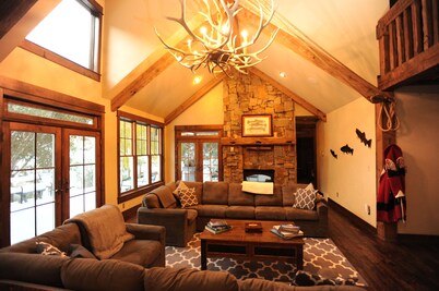 High End Lodging for Medium to Large Groups in the Canyon of the Missouri River!