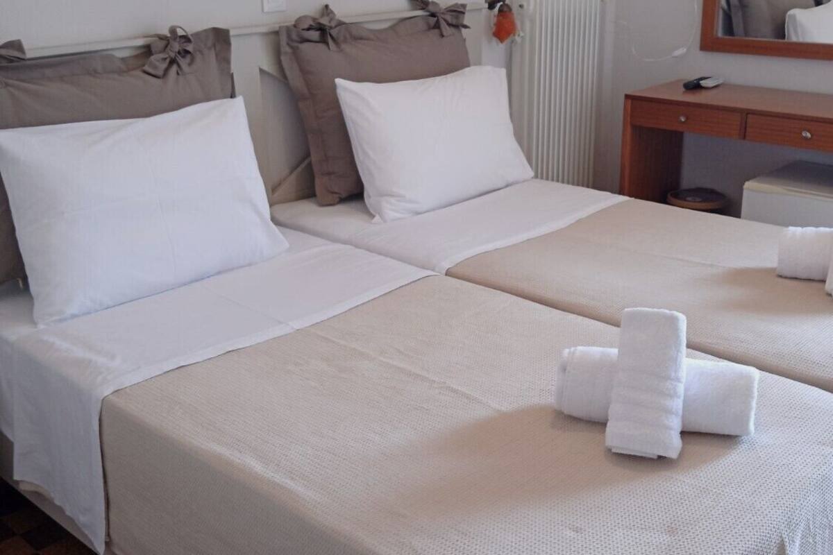 Classic Twin Room | Premium bedding, desk, WiFi (free)