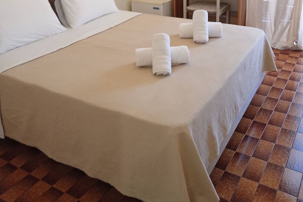 Superior Double Room | Premium bedding, desk, WiFi (free)