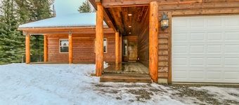 REMOTE CABIN WITH HOT TUB, MOVIE THEATER AND HUGE COVERED DECK WITH FIRE TABLE