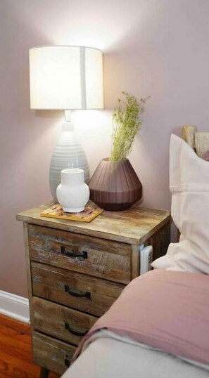 4 間睡房、書桌、熨斗/熨衫板、可攜式嬰兒床