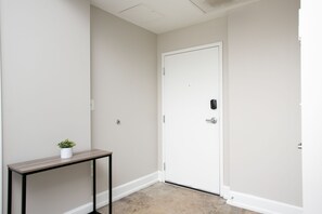 Interior - Cozy 1br- mins to UAB Hospital + Remote Workspace (Birmingham)