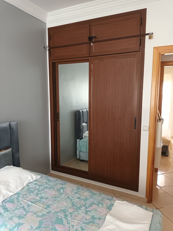 2 bedrooms, bed sheets
