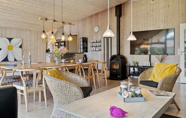 Dining - Lovely home in Væggerløse with kitchen (Væggerløse)