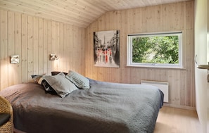 4 bedrooms, iron/ironing board, travel crib, free WiFi - Lovely home in Væggerløse with kitchen (Væggerløse)