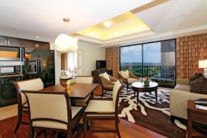 Interior - Upscale Presidential 1BR Suite for 4 @ Wyndham Royal Garden (Honolulu)