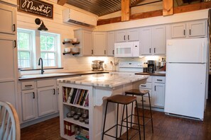 Geladeira, micro-ondas, fogão, cooktop