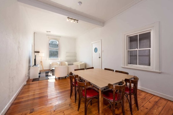 Basic Apartment, Multiple Beds | Dining