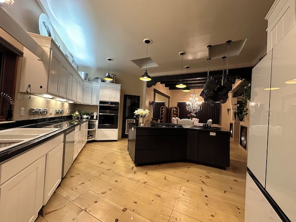 Mikrobølgeovn, ovn, kogeplade, opvaskemaskine