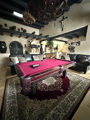 غرفة الألعاب