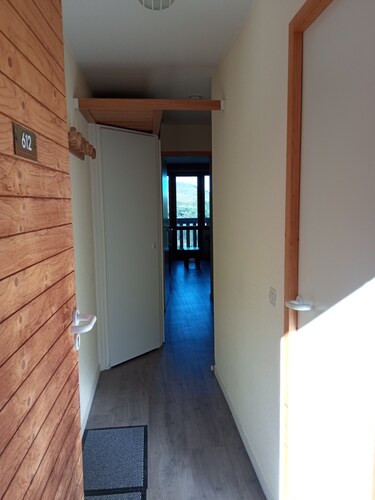 MOUNTAIN-STYLE APARTMENT AT THE FOOT OF THE SLOPES SLEEPS 5