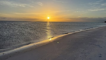 Liegestühle, Strandtücher