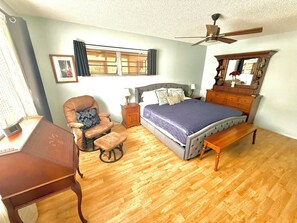 3 bedrooms, desk, iron/ironing board, free WiFi