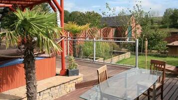 Cottage, Multiple Beds | Property grounds