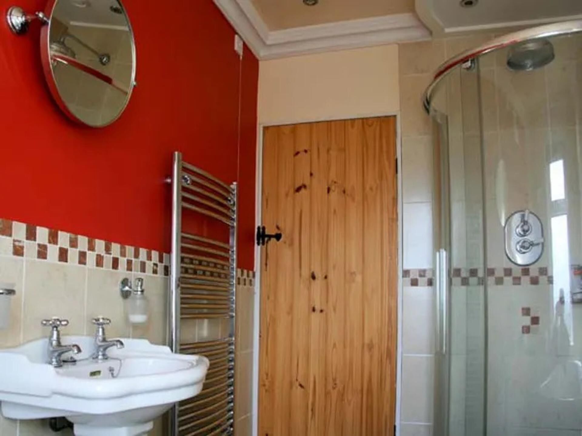 Cottage, Multiple Beds | Bathroom | Shower, hair dryer, towels