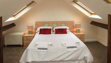 Cottage, Multiple Beds | 3 bedrooms, iron/ironing board, free WiFi, bed sheets