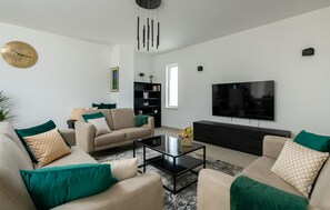 Smart TV, table football - Stunning home in Krnica (Krnica)