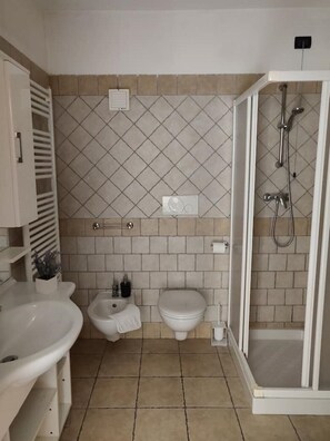Dusche, Bidet