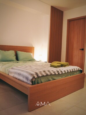 1 chambre, coffre-fort, bureau, fer et planche à repasser