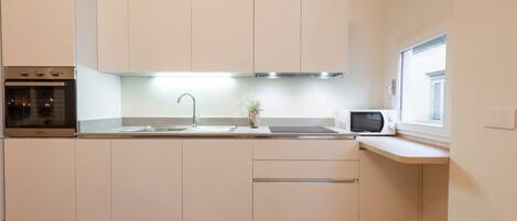 Fridge, microwave, oven, stovetop