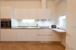 Fridge, microwave, oven, stovetop - Apartments Florence - Buontalenti Exclusive (Firenze)