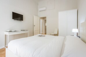 2 bedrooms, iron/ironing board, WiFi, bed sheets - Apartments Florence - Beautiful & Modern Repubblica  (Firenze)