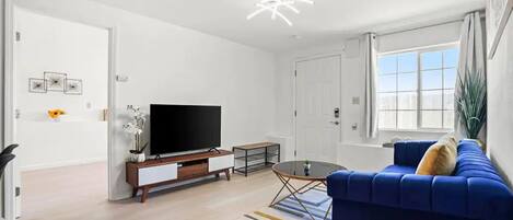 Deluxe Apartment | Living area