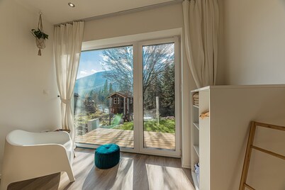 Chalet with 4 bedrooms, living room with home cinema, full kitchen next to creek