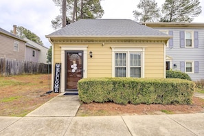 Apartment (2 Bedrooms) | Interior - Contemporary Townhome ~ 7 Mi to Dtwn Raleigh! (Raleigh)