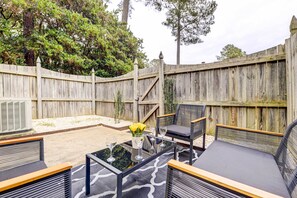 Apartment (2 Bedrooms) | Interior - Contemporary Townhome ~ 7 Mi to Dtwn Raleigh! (Raleigh)