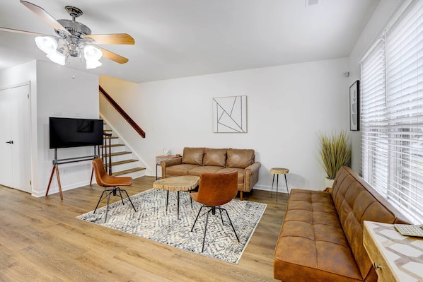 Apartment (2 Bedrooms) | Interior - Contemporary Townhome ~ 7 Mi to Dtwn Raleigh! (Raleigh)