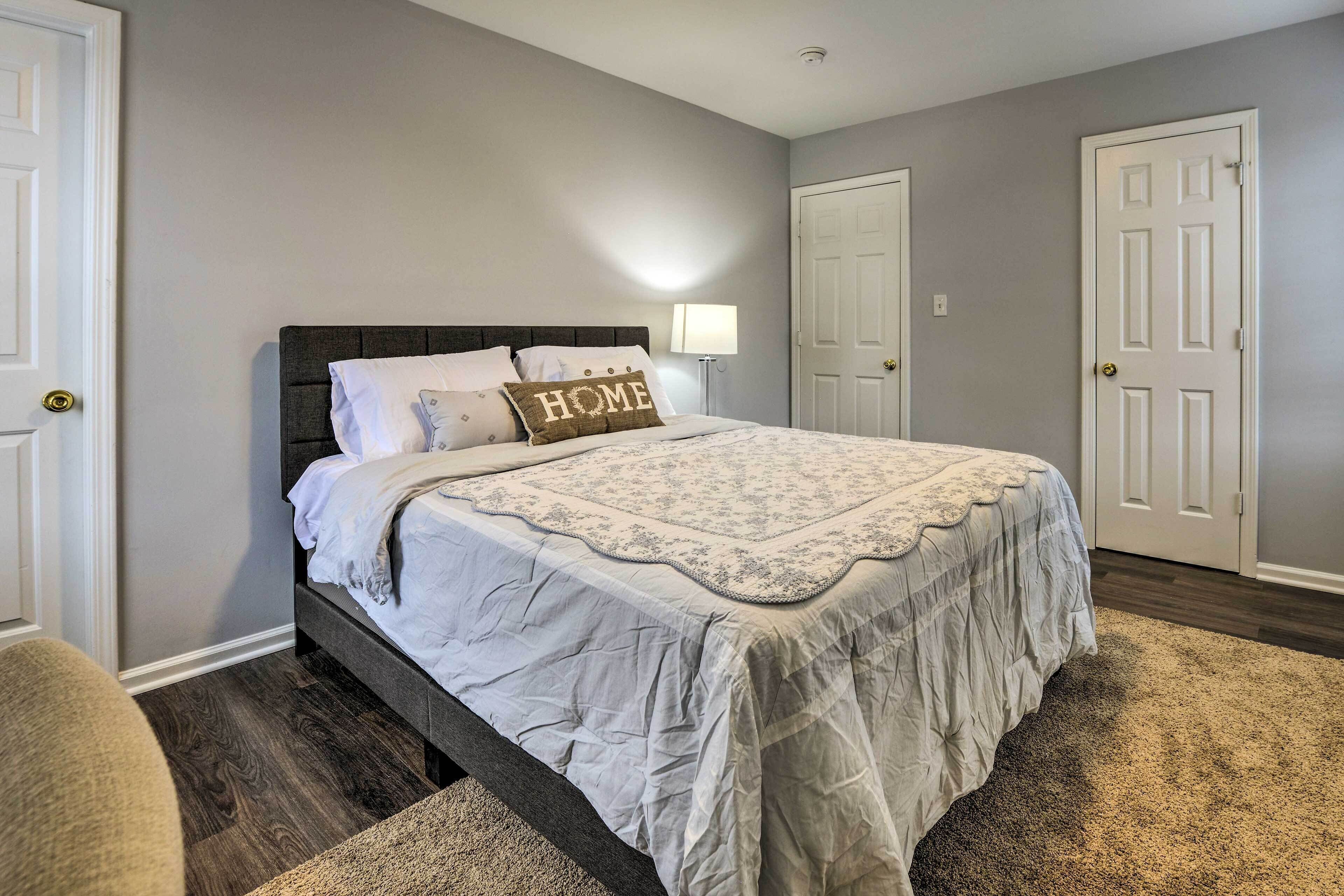 3 bedrooms, laptop workspace, iron/ironing board, bed sheets