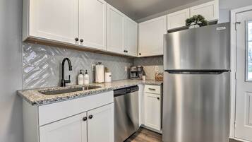 Microwave, oven, kompor, dan mesin pencuci piring