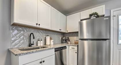 Renovated Raleigh Home 1/2 Mi to Downtown!