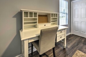 Interior - Renovated Raleigh Home 1/2 Mi to Downtown! (Raleigh)