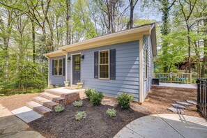 Cottage (1 Bedroom) | Interior - Beautiful Raleigh Cottage Rental: 5 Mi to Downtown (Raleigh)